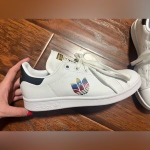 adidas Originals Women's Stan Smith Sneaker, size 6